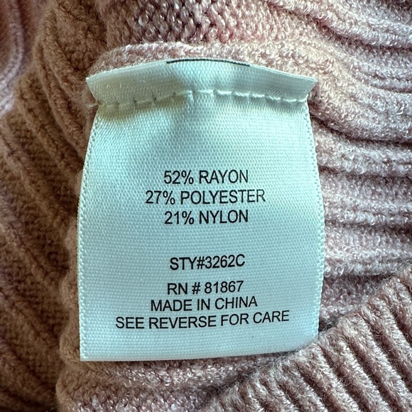 Soft Mauve Knit Sweater by Olivia Sky | Size Large | Ribbed V-Neck Sweater - Picture 3 of 9